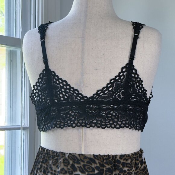 Aerie Black Lace Bralette Size XL Adjustable Straps Minimalist Goth Stretch - Picture 3 of 10